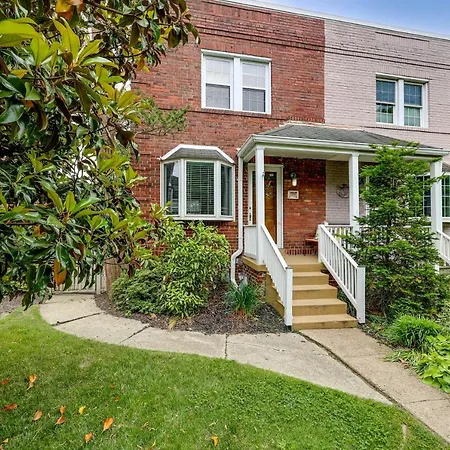 Modern Alexandria Townhome About 2 Mi To Old Town!